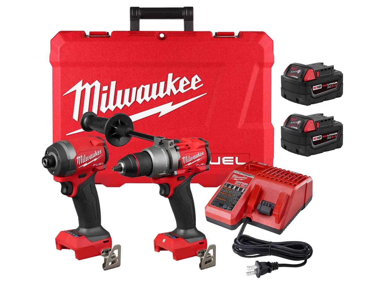 BAT - COMBO ATORNILLADOR TAL.MILWAUKEE 18V 13MM + ATORN IMPAC 1/4 2BAT+CARG+MALETIN